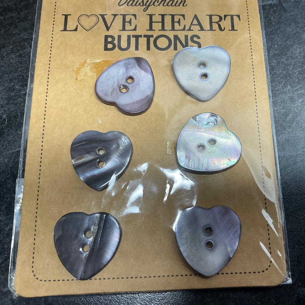 Daisychain Love Heart vintage buttons